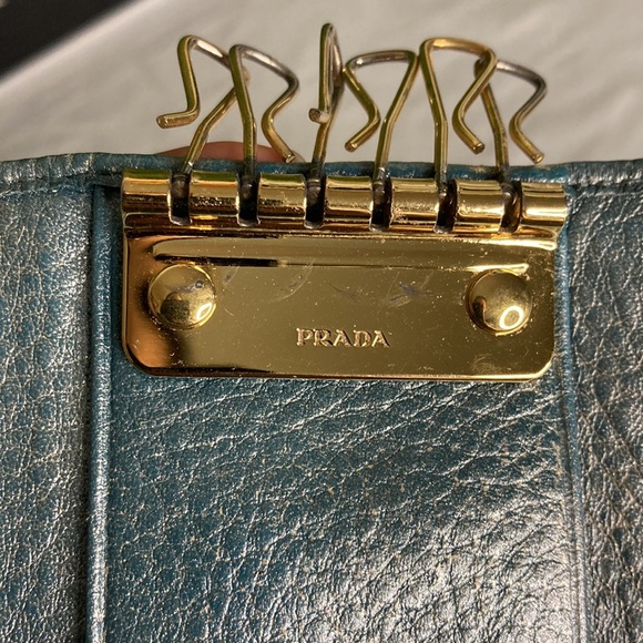 ❤️ Prada Key Holder Clip On Wallet ❤️ - Picture 8 of 15